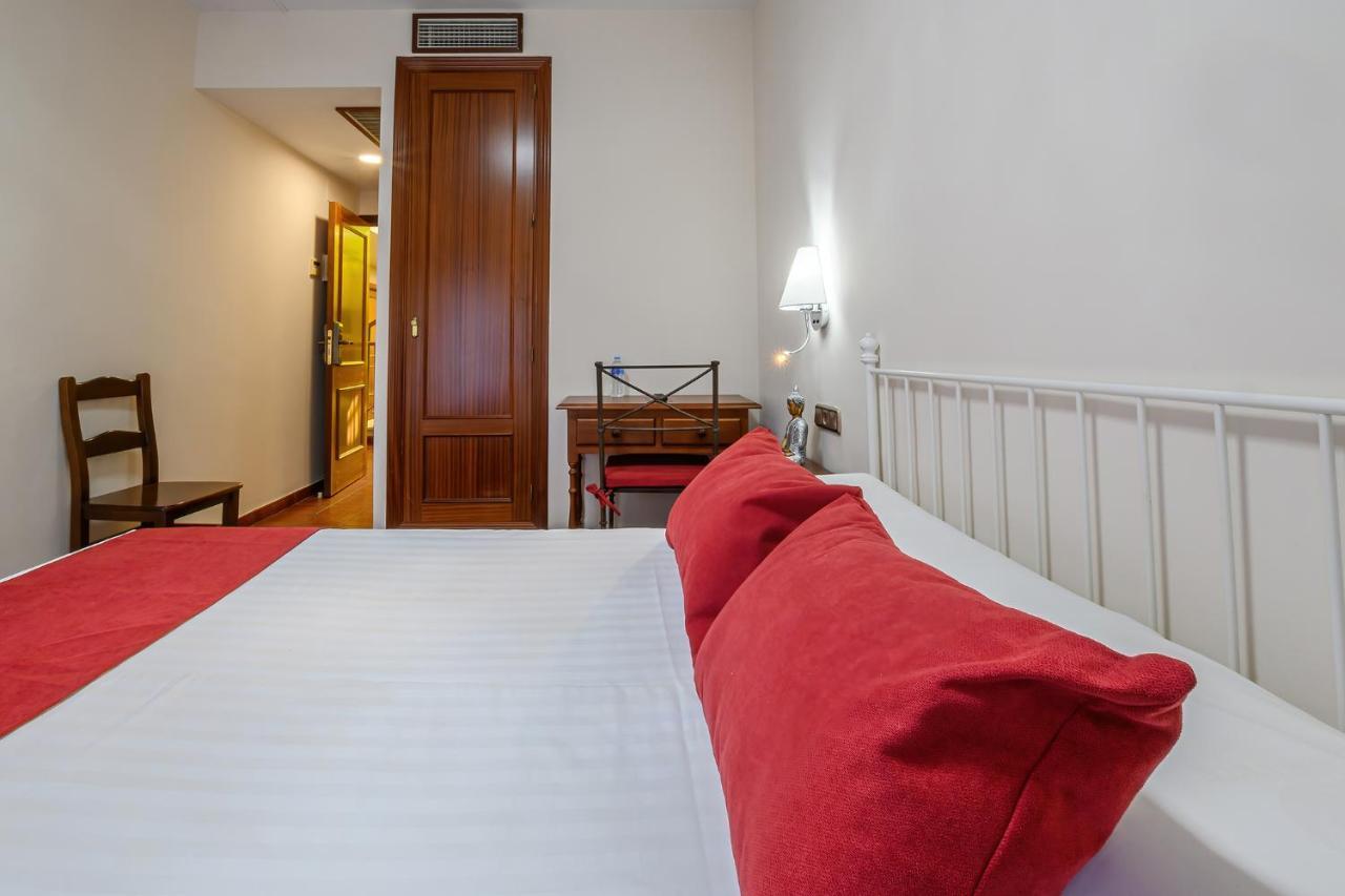 Hotel H28 กามาส ภายนอก รูปภาพ